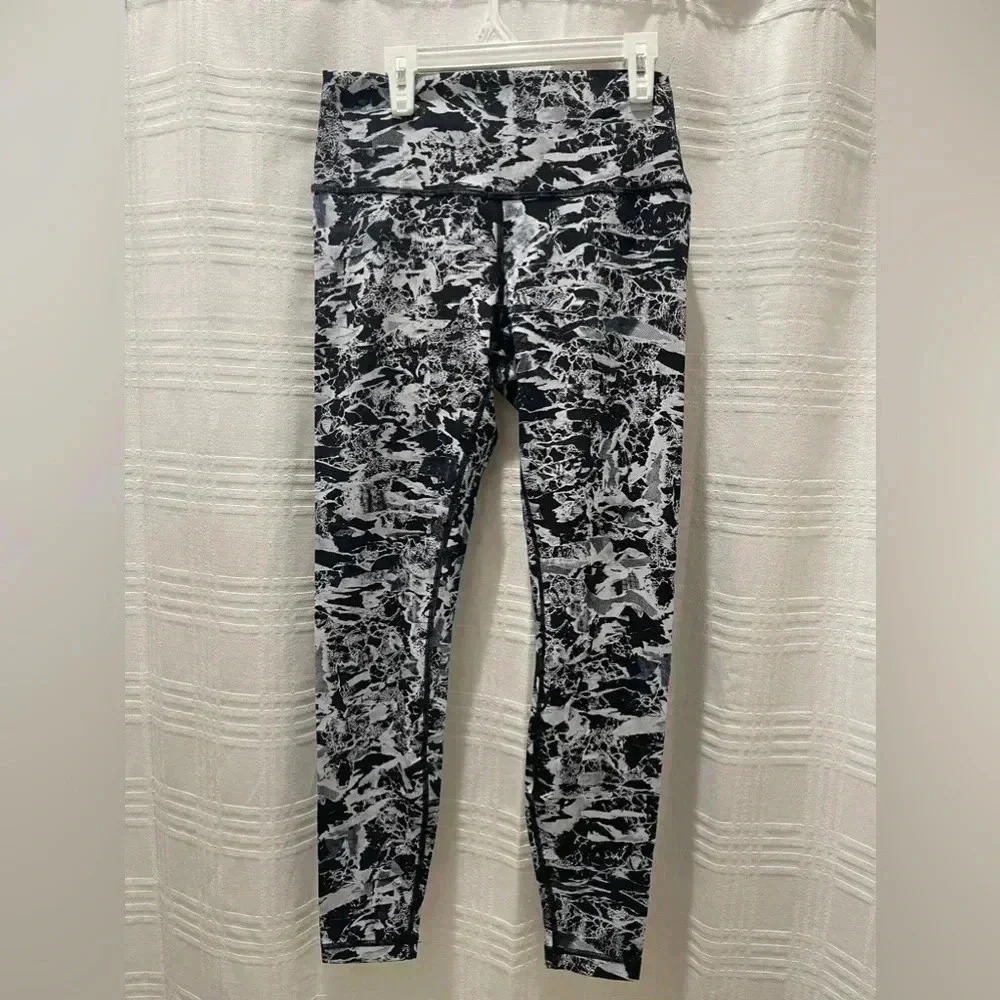 Lululemon Wunder Under leggings - Picture 2 of 10